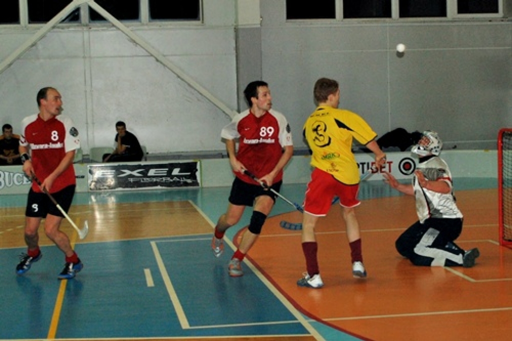 20. un 21. februārī Bauskā notika Latvijas Florbola federācijas virslīgas turnīra izslēgšanas spēļu pirmā kārta. Sacentās FK «Bauska» ar «Lielvārdes» komandu. Lai arī spēles bija skaistas, agresīvas un aizraujošas, tomēr abās mājinieki...
Autors: Uldis Varnevičs