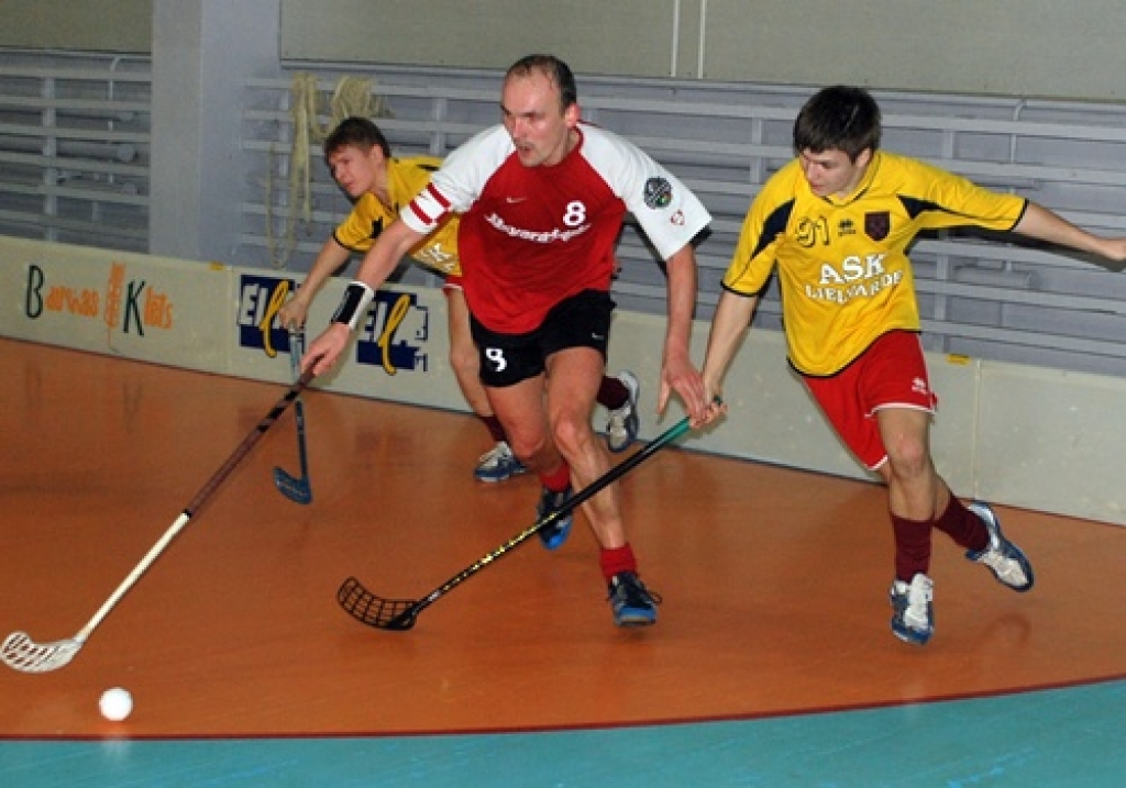 20. un 21. februārī Bauskā notika Latvijas Florbola federācijas virslīgas turnīra izslēgšanas spēļu pirmā kārta. Sacentās FK «Bauska» ar «Lielvārdes» komandu. Lai arī spēles bija skaistas, agresīvas un aizraujošas, tomēr abās mājinieki...
Autors: Uldis Varnevičs