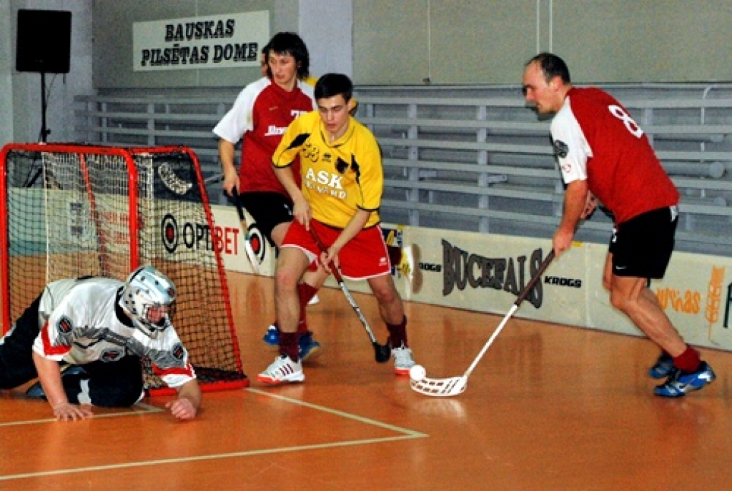 20. un 21. februārī Bauskā notika Latvijas Florbola federācijas virslīgas turnīra izslēgšanas spēļu pirmā kārta. Sacentās FK «Bauska» ar «Lielvārdes» komandu. Lai arī spēles bija skaistas, agresīvas un aizraujošas, tomēr abās mājinieki...
Autors: Uldis Varnevičs