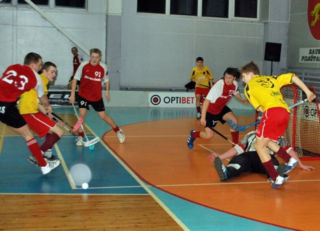 20. un 21. februārī Bauskā notika Latvijas Florbola federācijas virslīgas turnīra izslēgšanas spēļu pirmā kārta. Sacentās FK «Bauska» ar «Lielvārdes» komandu. Lai arī spēles bija skaistas, agresīvas un aizraujošas, tomēr abās mājinieki...
Autors: Uldis Varnevičs