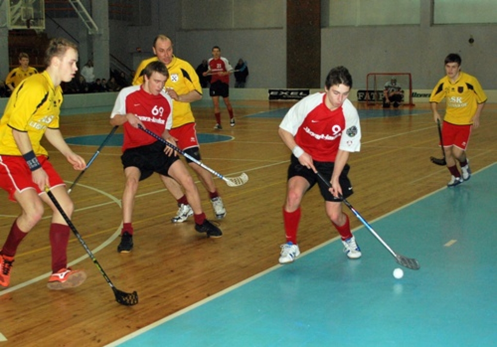 20. un 21. februārī Bauskā notika Latvijas Florbola federācijas virslīgas turnīra izslēgšanas spēļu pirmā kārta. Sacentās FK «Bauska» ar «Lielvārdes» komandu. Lai arī spēles bija skaistas, agresīvas un aizraujošas, tomēr abās mājinieki...
Autors: Uldis Varnevičs