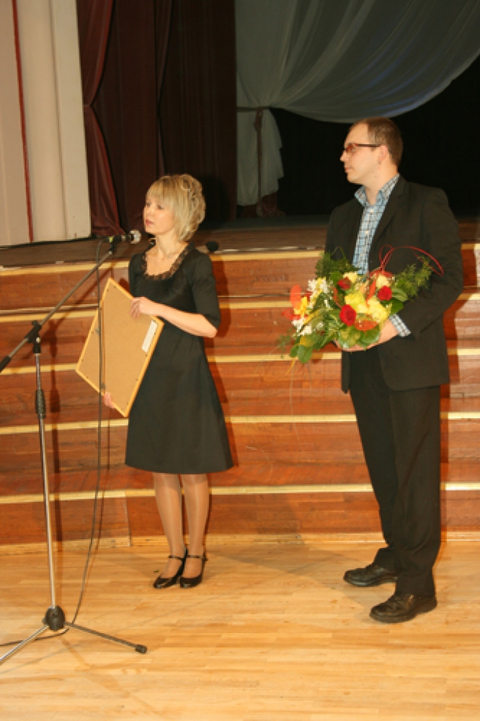 Bauskas tautas nama vidējās paaudzes deju kopas «Mēmele» jubilejas koncertā 20. februārī piedalījās arī dalībnieku bērni un draugu kopas no Jelgavas, Carnikavas un Ķeguma. 
Visjaukākie bija programmas numuri, kad «Mēmeles» vīrieši ar...
