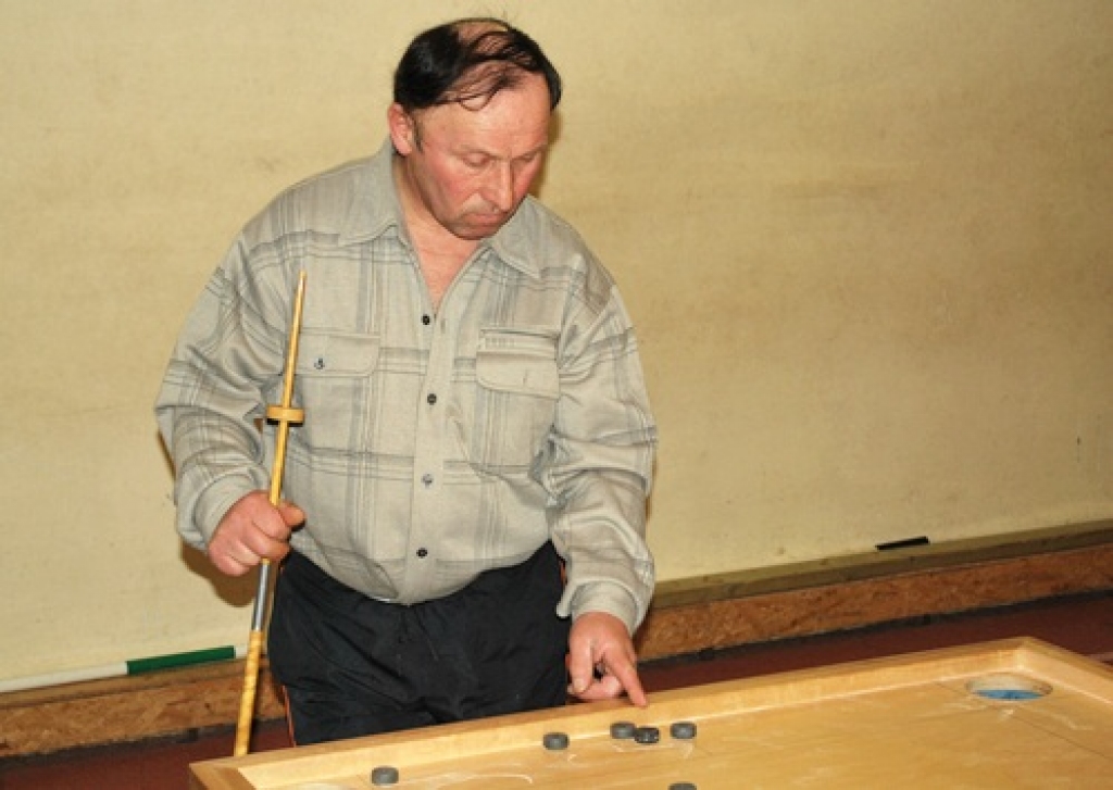 Bauskas novada atklātajā čempionātā novusā noskaidroti labākie pāri. Šo titulu ieguvuši Vilnis Pelcers un Staņislavs Bednarčiks vīru konkurencē. V. Pelcers un Marina Rīna bija labākie jaukto pāru sacensībās. Sieviešu pāru sacensībās...
Autors: Uldis Varnevičs