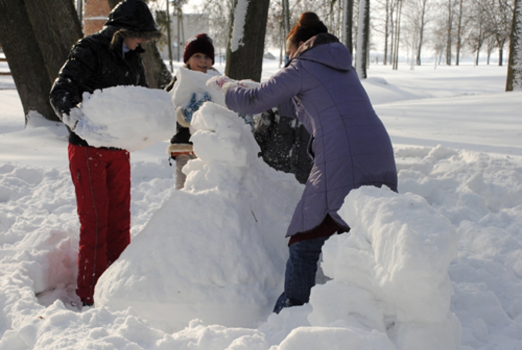 Viesturu pagasta Bērsteles parkā 21. februārī notika sniegavīru celšanas sacensības, kas pārsteidza ar dalībnieku izdomu.
Autors: Juris Iļņickis
