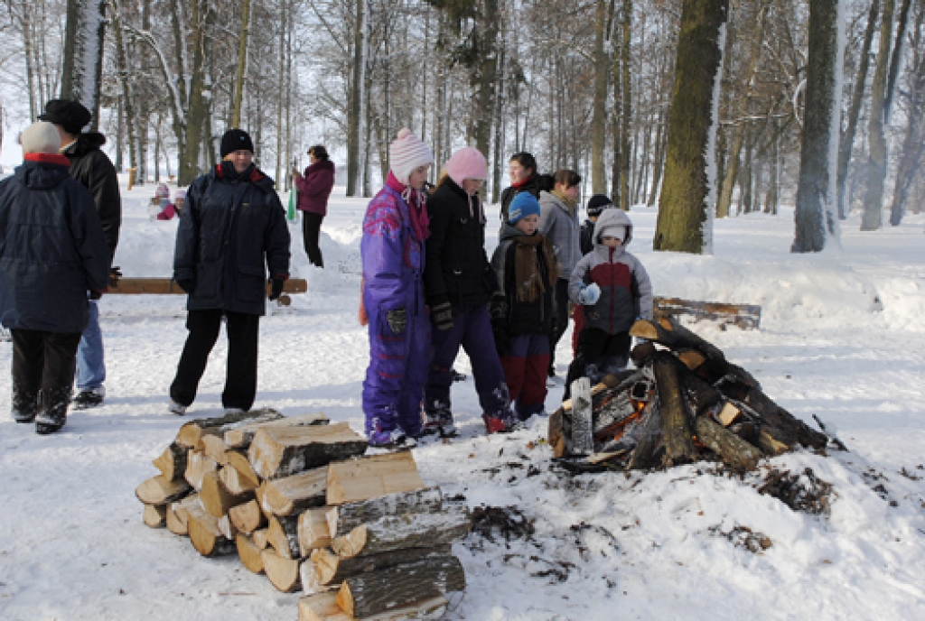 Viesturu pagasta Bērsteles parkā 21. februārī notika sniegavīru celšanas sacensības, kas pārsteidza ar dalībnieku izdomu.
Autors: Juris Iļņickis