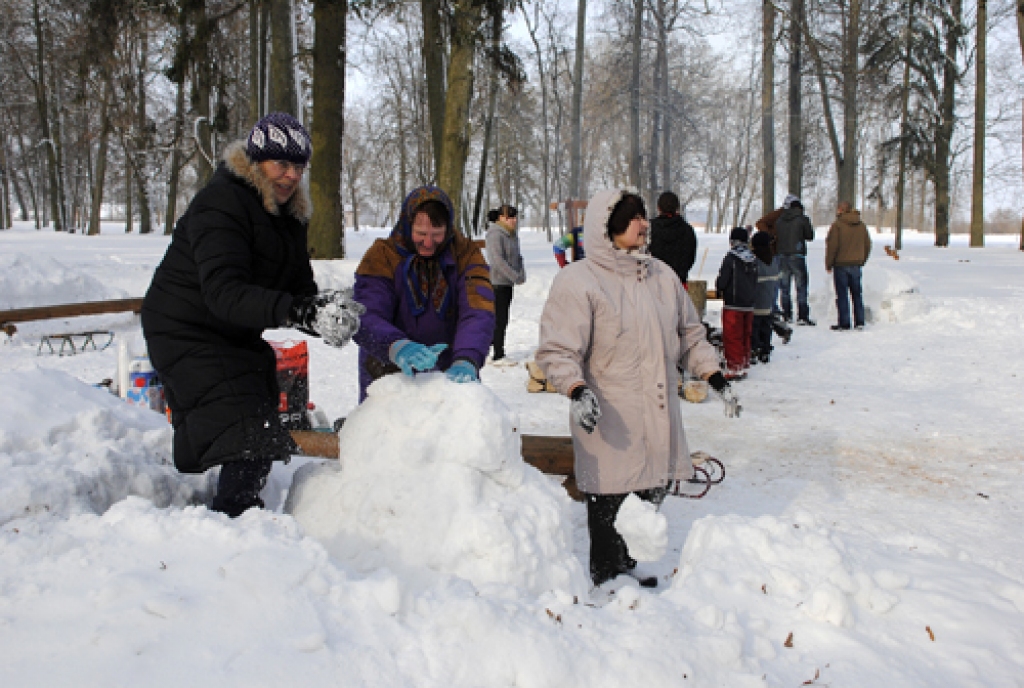 Viesturu pagasta Bērsteles parkā 21. februārī notika sniegavīru celšanas sacensības, kas pārsteidza ar dalībnieku izdomu.
Autors: Juris Iļņickis