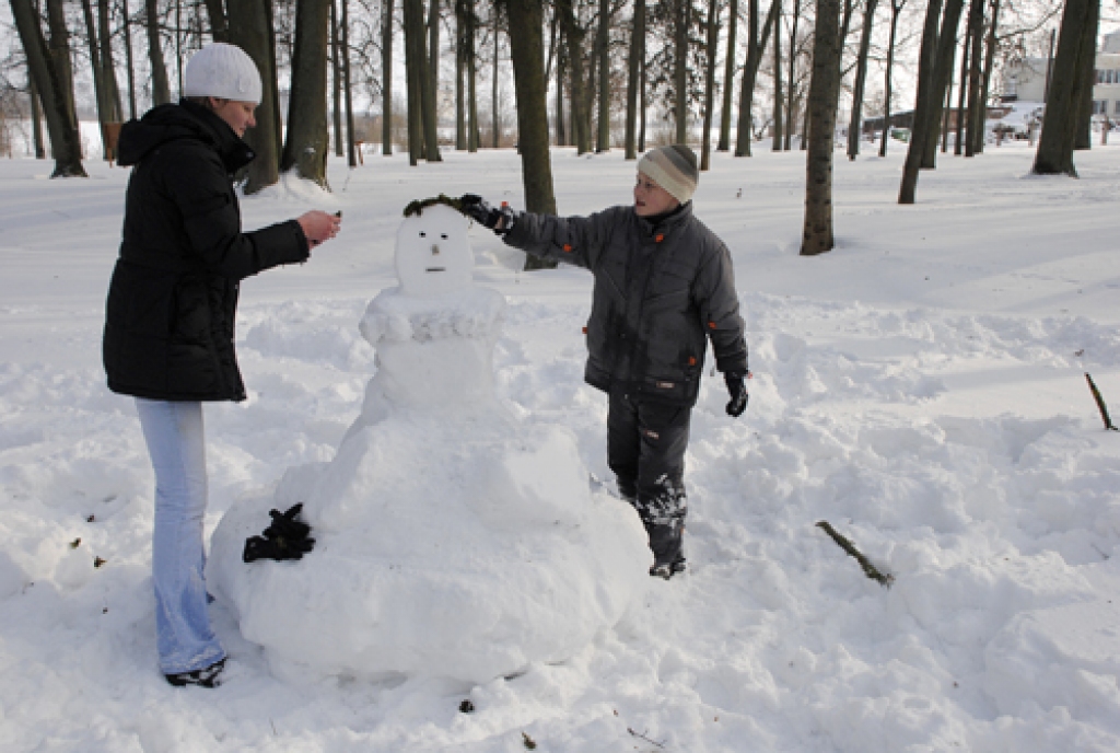 Viesturu pagasta Bērsteles parkā 21. februārī notika sniegavīru celšanas sacensības, kas pārsteidza ar dalībnieku izdomu.
Autors: Juris Iļņickis