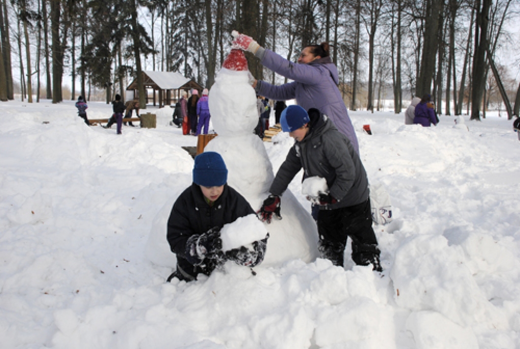 Viesturu pagasta Bērsteles parkā 21. februārī notika sniegavīru celšanas sacensības, kas pārsteidza ar dalībnieku izdomu.
Autors: Juris Iļņickis