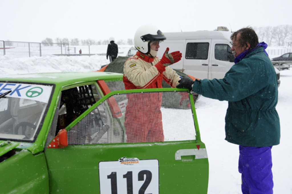 Mūsas trasē 20. februārī folkreisā startēja 14 sportistu, nacionālajā klasē autokrosā – 10 dalībnieku. Fotogrāfijās sniedzam ieskatu šajā autosporta ziemas izrādē.
Autors: Ivars Bogdanovs