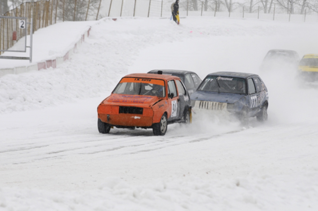 Mūsas trasē 20. februārī folkreisā startēja 14 sportistu, nacionālajā klasē autokrosā – 10 dalībnieku. Fotogrāfijās sniedzam ieskatu šajā autosporta ziemas izrādē.
Autors: Ivars Bogdanovs