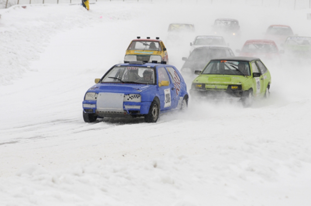Mūsas trasē 20. februārī folkreisā startēja 14 sportistu, nacionālajā klasē autokrosā – 10 dalībnieku. Fotogrāfijās sniedzam ieskatu šajā autosporta ziemas izrādē.
Autors: Ivars Bogdanovs