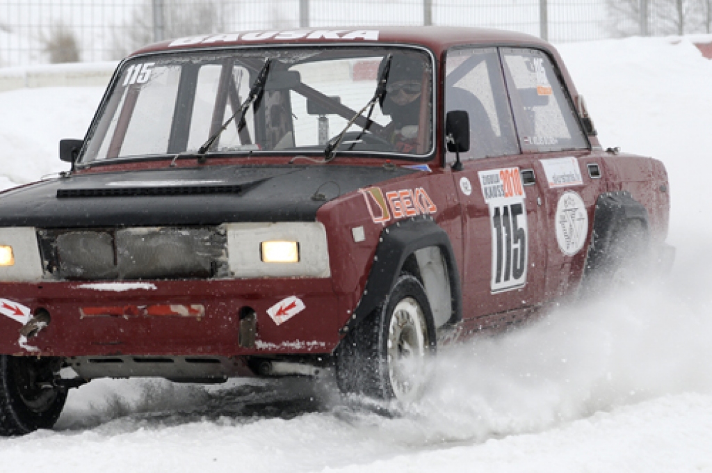 Mūsas trasē 20. februārī folkreisā startēja 14 sportistu, nacionālajā klasē autokrosā – 10 dalībnieku. Fotogrāfijās sniedzam ieskatu šajā autosporta ziemas izrādē.
Autors: Ivars Bogdanovs