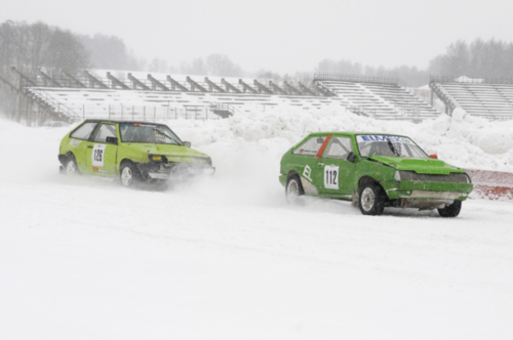 Mūsas trasē 20. februārī folkreisā startēja 14 sportistu, nacionālajā klasē autokrosā – 10 dalībnieku. Fotogrāfijās sniedzam ieskatu šajā autosporta ziemas izrādē.
Autors: Ivars Bogdanovs