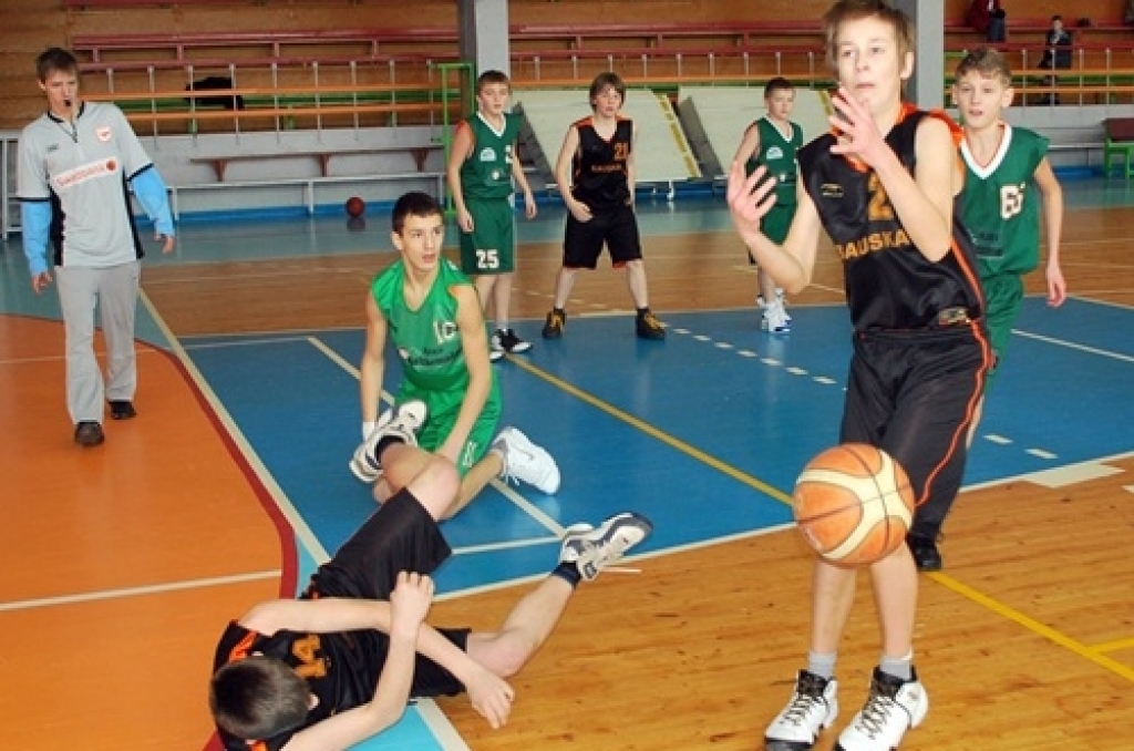 Latvijas «Swedbank» jaunatnes basketbola līgas sacensības notika 13. un 14. februārī. Bauskas D1 grupas komanda turnīra tabulā savā grupā ir piektajā vietā. Tā uzvarēja komandu «Ķeizarmežs» ar 54:26, bet 14. februārī piekāpās vienībai...
Autors: Uldis Varnevičs