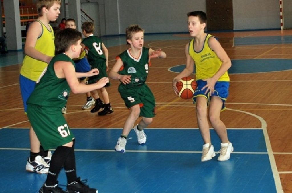 Latvijas «Swedbank» jaunatnes basketbola līgas sacensības notika 13. un 14. februārī. Bauskas D1 grupas komanda turnīra tabulā savā grupā ir piektajā vietā. Tā uzvarēja komandu «Ķeizarmežs» ar 54:26, bet 14. februārī piekāpās vienībai...
Autors: Uldis Varnevičs