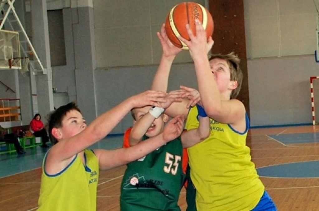 Latvijas «Swedbank» jaunatnes basketbola līgas sacensības notika 13. un 14. februārī. Bauskas D1 grupas komanda turnīra tabulā savā grupā ir piektajā vietā. Tā uzvarēja komandu «Ķeizarmežs» ar 54:26, bet 14. februārī piekāpās vienībai...
Autors: Uldis Varnevičs