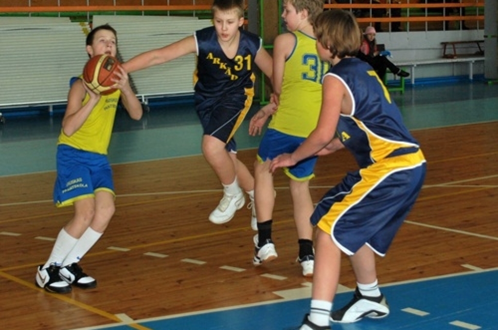 Latvijas «Swedbank» jaunatnes basketbola līgas sacensības notika 13. un 14. februārī. Bauskas D1 grupas komanda turnīra tabulā savā grupā ir piektajā vietā. Tā uzvarēja komandu «Ķeizarmežs» ar 54:26, bet 14. februārī piekāpās vienībai...
Autors: Uldis Varnevičs