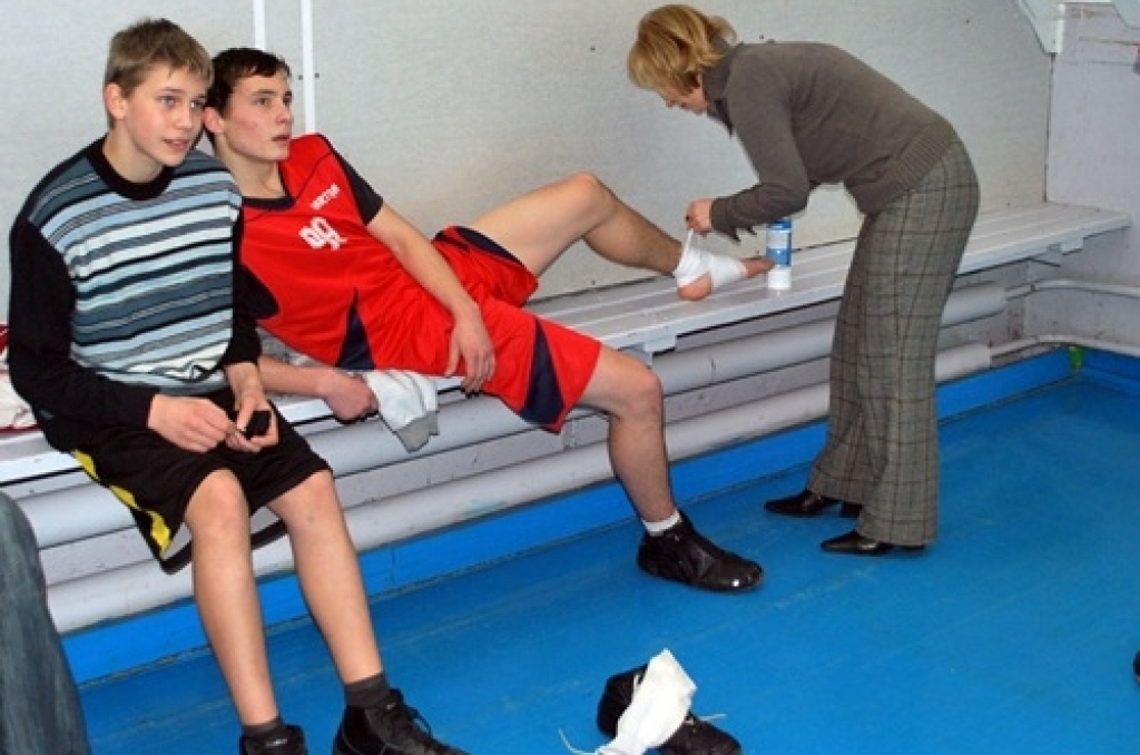 Bauskas Bērnu un jaunatnes sporta skolas rīkotajās basketbola sacīkstēs 8. – 9. klašu skolēniem ieradās 20 zēnu komandu un sešas meiteņu vienības. 12. februārī šīs spēles notika daļēji pēc ielu basketbola noteikumiem – laukumā cīnījās trīs...
Autors: Uldis Varnevičs