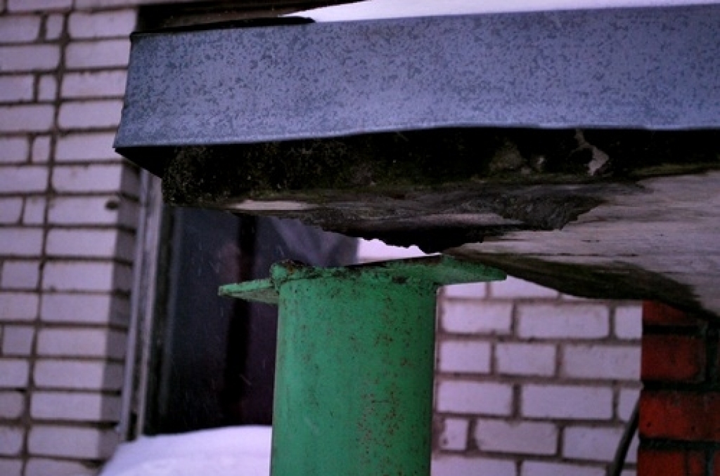 Dāviņu ciemata Bauskas ielas 11. māja šogad piedzīvo grūtus laikus. Pagrabos un neapdzīvotajos dzīvokļos sasalušas ūdens caurules, atstājot māju bez ūdens. Antisanitārie apstākļi nav vienīgā nama iedzīvotāju problēma, jo arī mājas...
Autors: Uldis Varnevičs