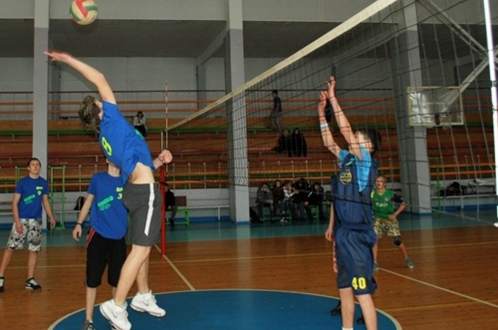 Volejbola turnīrā «Lāse 2010» 5. – 9. klašu skolēniem zēnu grupā par uzvarētājiem kļuva Valles vidusskolas puiši. Otrajā vietā palika Bauskas 2. vidusskolas komanda, bet trešā – Mežotnes pamatskola. 

Meiteņu cīņās Gunta Mašinska vadītajai...
Autors: Uldis Varnevičs