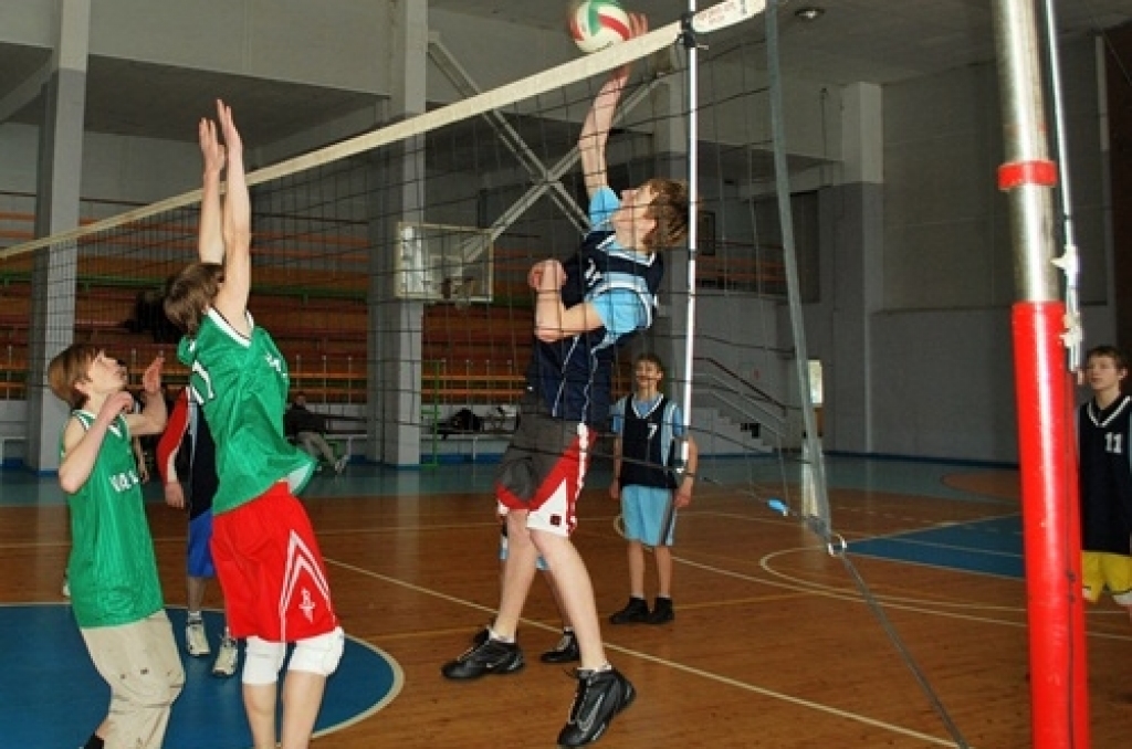 Volejbola turnīrā «Lāse 2010» 5. – 9. klašu skolēniem zēnu grupā par uzvarētājiem kļuva Valles vidusskolas puiši. Otrajā vietā palika Bauskas 2. vidusskolas komanda, bet trešā – Mežotnes pamatskola. 

Meiteņu cīņās Gunta Mašinska vadītajai...
Autors: Uldis Varnevičs