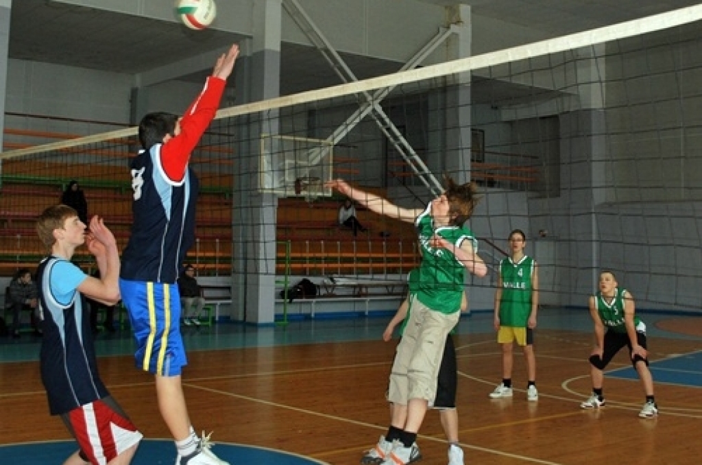 Volejbola turnīrā «Lāse 2010» 5. – 9. klašu skolēniem zēnu grupā par uzvarētājiem kļuva Valles vidusskolas puiši. Otrajā vietā palika Bauskas 2. vidusskolas komanda, bet trešā – Mežotnes pamatskola. 

Meiteņu cīņās Gunta Mašinska vadītajai...
Autors: Uldis Varnevičs
