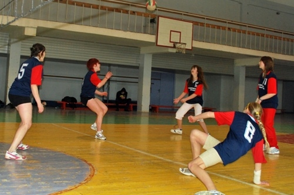 Volejbola turnīrā «Lāse 2010» 5. – 9. klašu skolēniem zēnu grupā par uzvarētājiem kļuva Valles vidusskolas puiši. Otrajā vietā palika Bauskas 2. vidusskolas komanda, bet trešā – Mežotnes pamatskola. 

Meiteņu cīņās Gunta Mašinska vadītajai...
Autors: Uldis Varnevičs