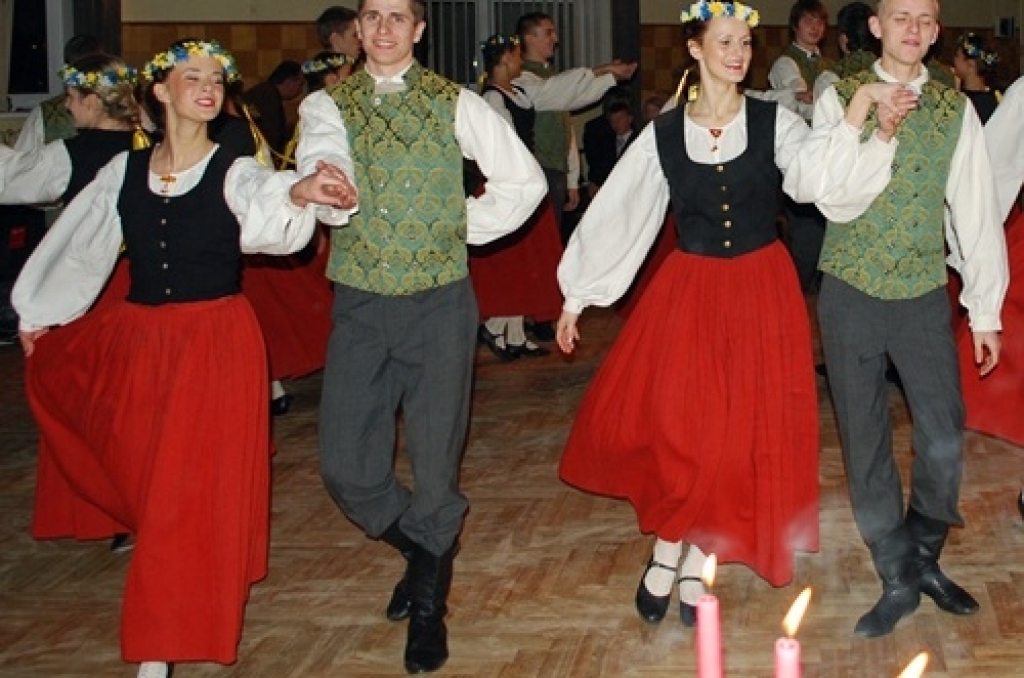 Piektdien, 5. februārī, Bauskas 1. vidusskolas izlaiduma klasēm bija žetonu vakars, bet sestdien, 6. februārī, absolventu vakarā, ar skolotājiem tikās bijušie audzēkņi. Absolventu vakarā Bauskas 1. vidusskolas kolektīvs par mūža...
Autors: Uldis Varnevičs