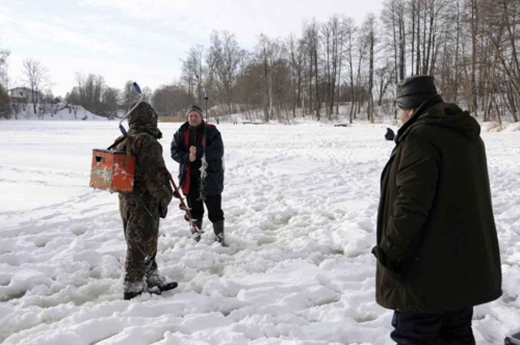 Bauskas mednieku un makšķernieku biedrība Bangu dīķī regulāri organizē sacensības. 7. februārī veiksmi izmēģināja gandrīz divi desmiti makšķernieku. Pārliecinoši labākais bija rundālietis Dainis Liepiņš, kura loms svēra 810 gramu....
Autors: Ivars Bogdanovs