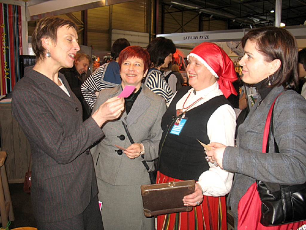 Starptautiskajā tūrisma gadatirgū «Balttour 2010» ārzemju firmu un pārējo Latvijas novadu vidū šogad sevi daudz interesantāk prezentēja baušķenieki. Zemgales kopējais stends veidots sadarbībā ar kolēģiem no Ziemeļlietuvas. Savukārt Bauskas...
Autors: Vilnis Auzāns