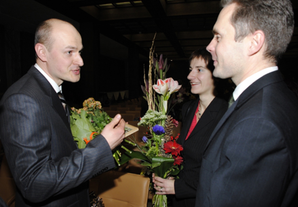 Latvijas meža nozari dēvē par valsts ekonomikas mugurkaulu, un jau sesto reizi Rīgā 1. februārī tika godināti šīs jomas izcilnieki. Prestižo gada balvu «Zelta čiekurs» par mūža ieguldījumu saņēma Egīls Āboliņš, kurš tagad dzīvo Iecavas...
Autors: Ivars Bogdanovs