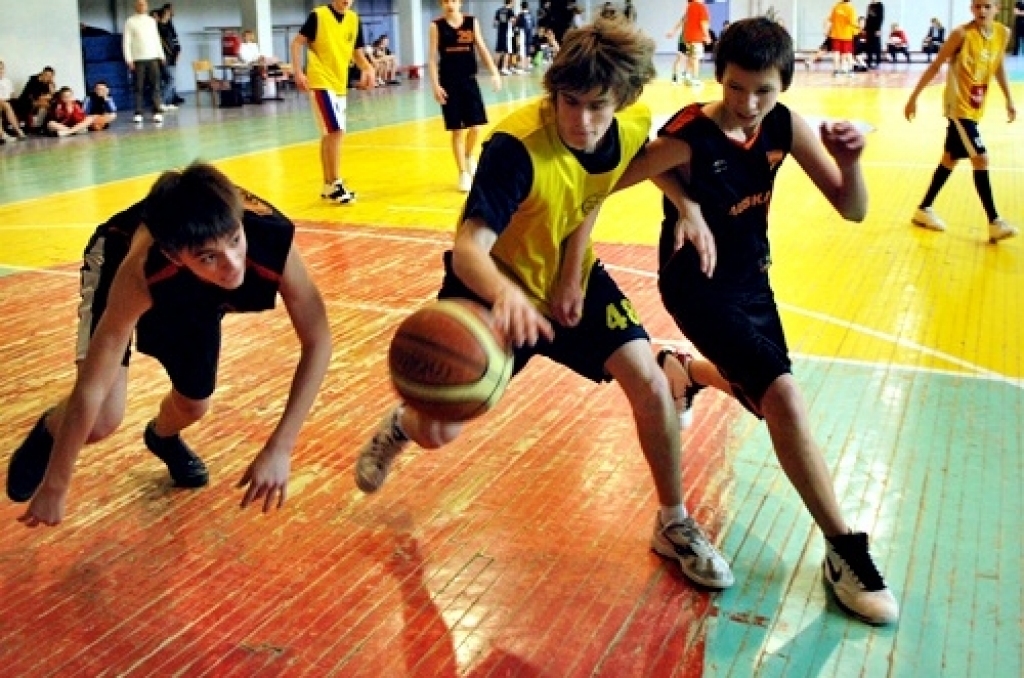 Noslēgušās Bauskas novada bērnu un jaunatnes sporta skolas organizētās sacīkstes basketbolā «Trīs pret trīs». Vidusskolas vecuma un jaunāki basketbolisti sacentās pagājušajā nedēļā Bauskā.
Uzvarētāju tituls gan puišu, gan meiteņu...
Autors: Uldis Varnevičs