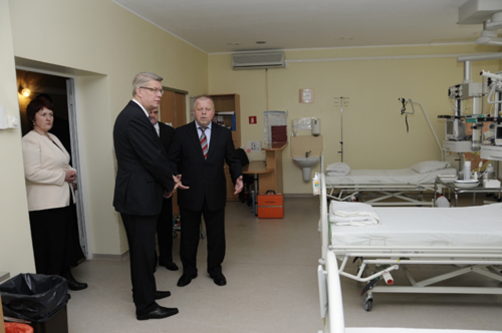 Viesojoties Bauskā, Valsts prezidentam Valdim Zatleram 19. martā bija plaša programma. Viņš nolika ziedus pie Brīvības pieminekļa, novada domē tikās ar deputātiem un domes vadību, vēlāk apmeklēja SIA «Kronis» un Bauzes tirgu. Bauskas 2....
Autors: Ivars Bogdanovs