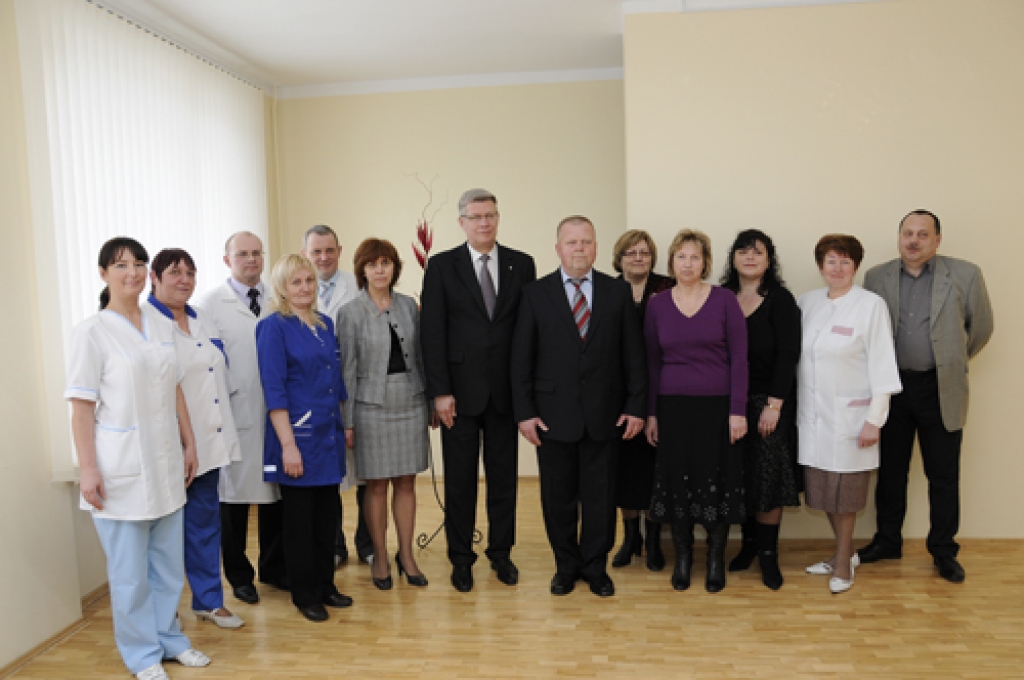Viesojoties Bauskā, Valsts prezidentam Valdim Zatleram 19. martā bija plaša programma. Viņš nolika ziedus pie Brīvības pieminekļa, novada domē tikās ar deputātiem un domes vadību, vēlāk apmeklēja SIA «Kronis» un Bauzes tirgu. Bauskas 2....
Autors: Ivars Bogdanovs
