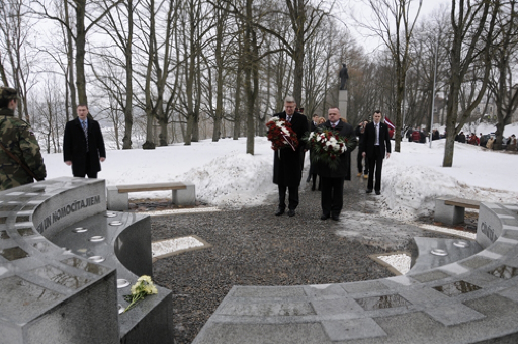 Viesojoties Bauskā, Valsts prezidentam Valdim Zatleram 19. martā bija plaša programma. Viņš nolika ziedus pie Brīvības pieminekļa, novada domē tikās ar deputātiem un domes vadību, vēlāk apmeklēja SIA «Kronis» un Bauzes tirgu. Bauskas 2....
Autors: Ivars Bogdanovs