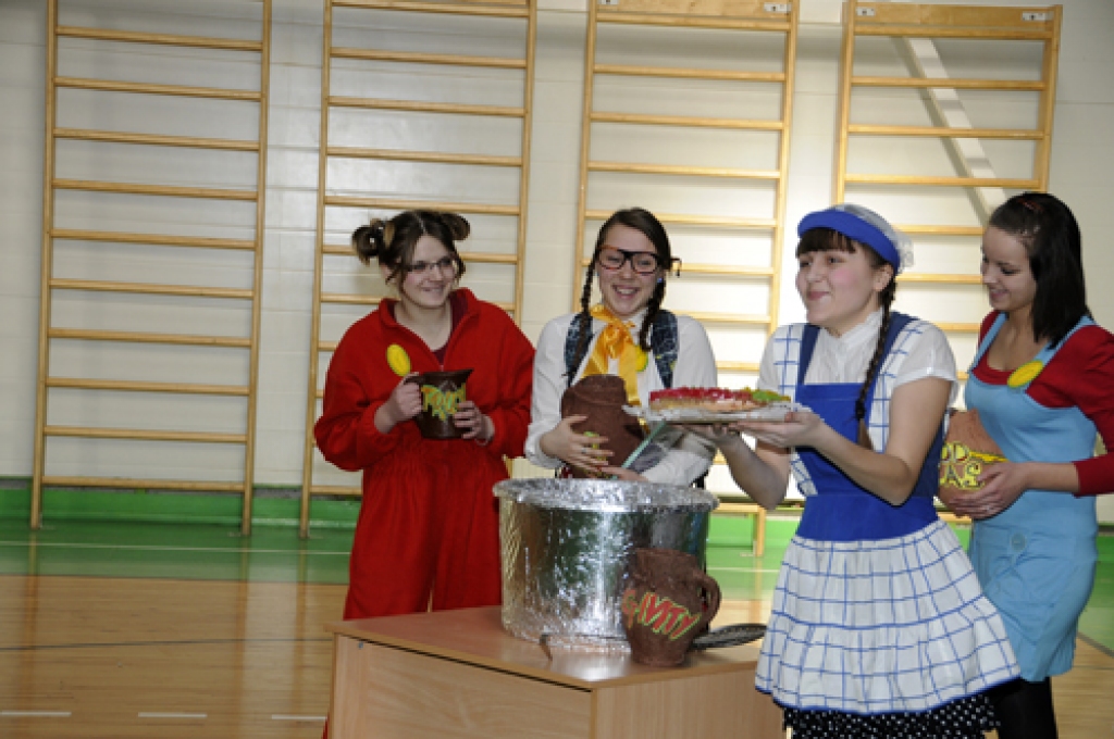 Īslīces vidusskolā šonedēļ viesojās Jonišķu pilsētas (Lietuva) Mato Slančauska ģimnāzijas skolēni un pedagogi, lai noslēgtu sadraudzības līgumu. Ciemošanās dienā, 17. martā, dažādās rosībās abu skolu audzēkņi iepazinās tuvāk.
Pēc līguma...
Autors: Ivars Bogdanovs