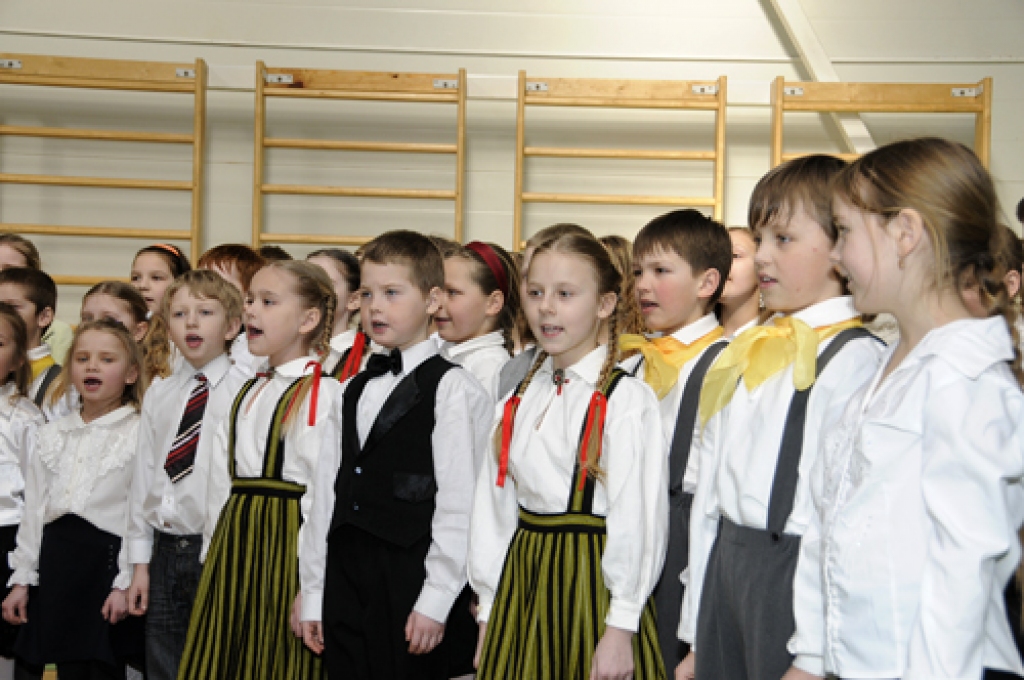 Īslīces vidusskolā šonedēļ viesojās Jonišķu pilsētas (Lietuva) Mato Slančauska ģimnāzijas skolēni un pedagogi, lai noslēgtu sadraudzības līgumu. Ciemošanās dienā, 17. martā, dažādās rosībās abu skolu audzēkņi iepazinās tuvāk.
Pēc līguma...
Autors: Ivars Bogdanovs