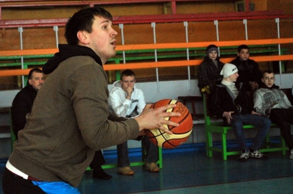 Ar fināla cīņu starp «Ozo» un basketbola kluba «Eva Autonams» komandu sestdien, 6. martā, noslēdzās basketbola kluba (BK) «Bauskas zelta lauvas» kausa izcīņa. Noslēgumā, pārliecinoši uzvarot «Ozo», «Eva Autonams» ieguva kausu. Trešo vietu,...
Autors: Uldis Varnevičs