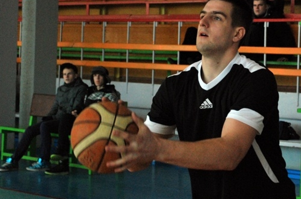 Ar fināla cīņu starp «Ozo» un basketbola kluba «Eva Autonams» komandu sestdien, 6. martā, noslēdzās basketbola kluba (BK) «Bauskas zelta lauvas» kausa izcīņa. Noslēgumā, pārliecinoši uzvarot «Ozo», «Eva Autonams» ieguva kausu. Trešo vietu,...
Autors: Uldis Varnevičs