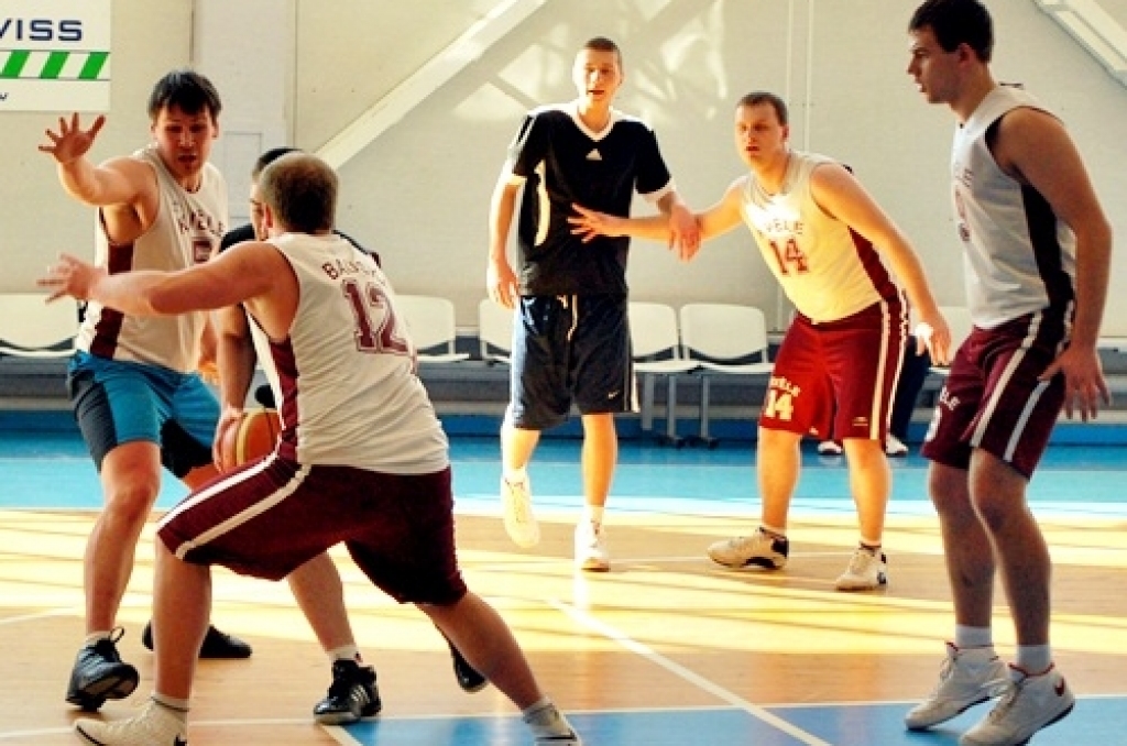 Ar fināla cīņu starp «Ozo» un basketbola kluba «Eva Autonams» komandu sestdien, 6. martā, noslēdzās basketbola kluba (BK) «Bauskas zelta lauvas» kausa izcīņa. Noslēgumā, pārliecinoši uzvarot «Ozo», «Eva Autonams» ieguva kausu. Trešo vietu,...
Autors: Uldis Varnevičs
