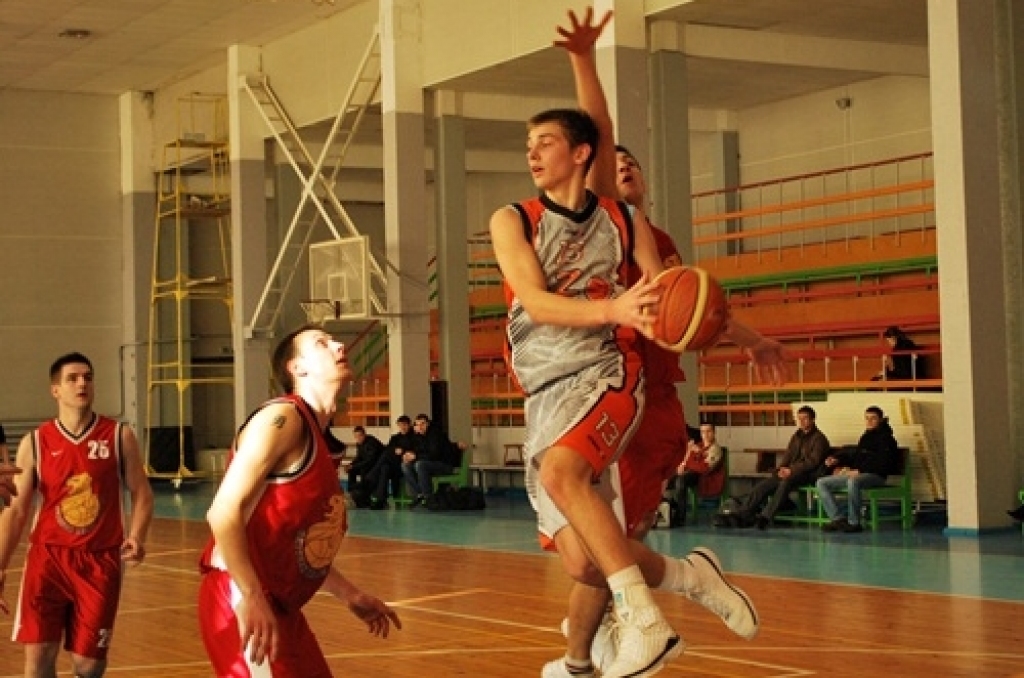 Ar fināla cīņu starp «Ozo» un basketbola kluba «Eva Autonams» komandu sestdien, 6. martā, noslēdzās basketbola kluba (BK) «Bauskas zelta lauvas» kausa izcīņa. Noslēgumā, pārliecinoši uzvarot «Ozo», «Eva Autonams» ieguva kausu. Trešo vietu,...
Autors: Uldis Varnevičs