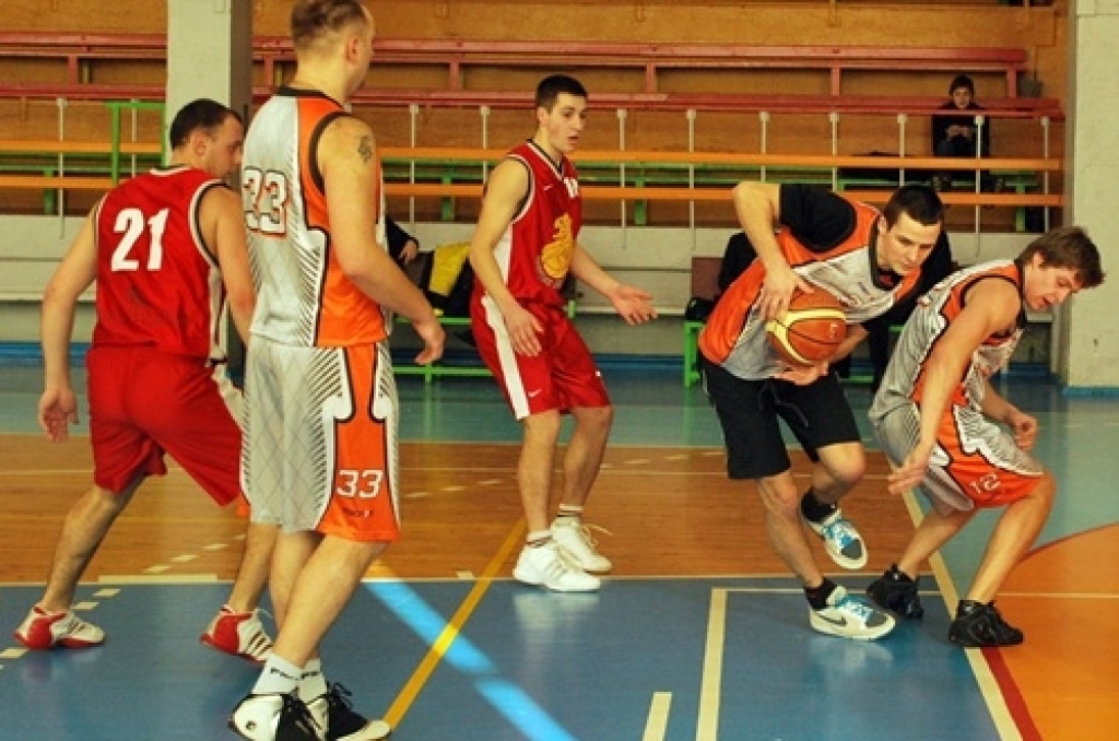 Ar fināla cīņu starp «Ozo» un basketbola kluba «Eva Autonams» komandu sestdien, 6. martā, noslēdzās basketbola kluba (BK) «Bauskas zelta lauvas» kausa izcīņa. Noslēgumā, pārliecinoši uzvarot «Ozo», «Eva Autonams» ieguva kausu. Trešo vietu,...
Autors: Uldis Varnevičs
