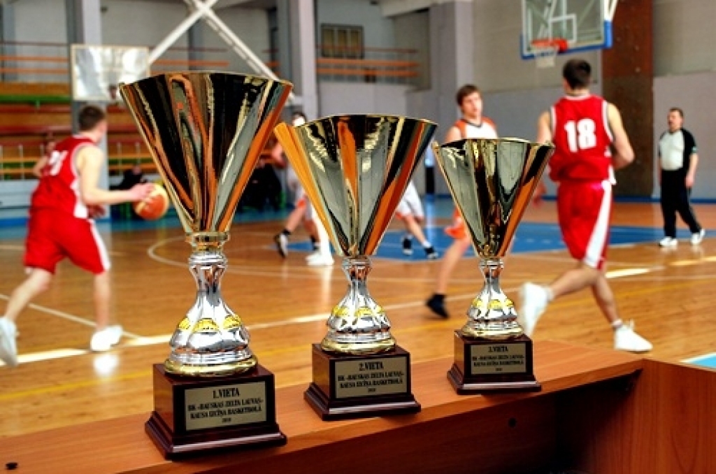 Ar fināla cīņu starp «Ozo» un basketbola kluba «Eva Autonams» komandu sestdien, 6. martā, noslēdzās basketbola kluba (BK) «Bauskas zelta lauvas» kausa izcīņa. Noslēgumā, pārliecinoši uzvarot «Ozo», «Eva Autonams» ieguva kausu. Trešo vietu,...
Autors: Uldis Varnevičs