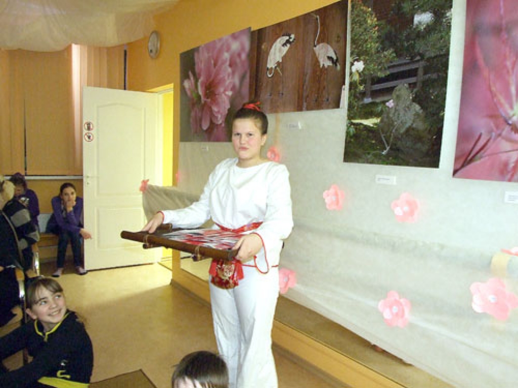Rundāles novada jaunajā zālē 26. februārī atklāja Armanda Pundura fotoizstādi «Japānas ķiršu dārzi ziedēšanas laikā». Teātra studijas «Savējie» jaunieši lasīja Margaritas Putniņas haikas «Sniega orhideja» no poētiskās grāmatas «Sniegs»....
