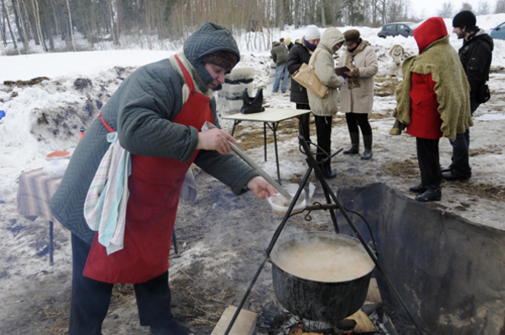 Valles pagastā nostiprinās jauna tradīcija – ledus un sniega diena. 28. februārī «Zvanītāju Bukās» vietējie ļaudis un daži skaistkalnieši rādīja prasmi veidot tēlus no ledus un sniega. Izdevās interesanti. Tās bija jaukas stundas gan darbu...
Autors: Ivars Bogdanovs