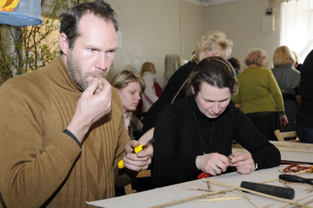 Latvijas un Lietuvas pārrobežu projekta kārtējais seminārs pulcēja dalībnieces 19. aprīlī Saulainē. Nodarbību par Latvijā un Lietuvā pazīstamajiem tautas instrumentiem Rundāles novada bērnudārzā «Mārpuķīte» vadīja īsts zinātājs –...
Autors: Ivars Bogdanovs