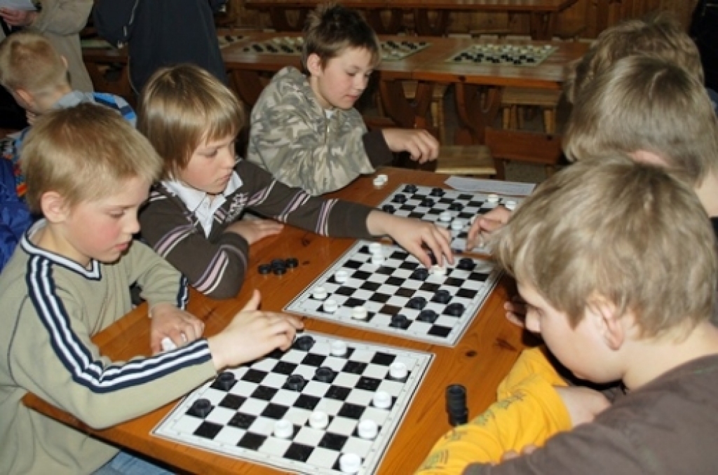 126 dalībnieki piedalījās Latvijas Republikas mācību iestāžu 63. spartakiādes finālturnīrā dambretē, kurš notika 17. aprīlī Bauskā. 10. – 12. klašu grupā zelta medaļas izcīnīja Bauskas 1. vidusskolas meitenes. Bauskas 1. vidusskolas puišu...
Autors: Uldis Varnevičs