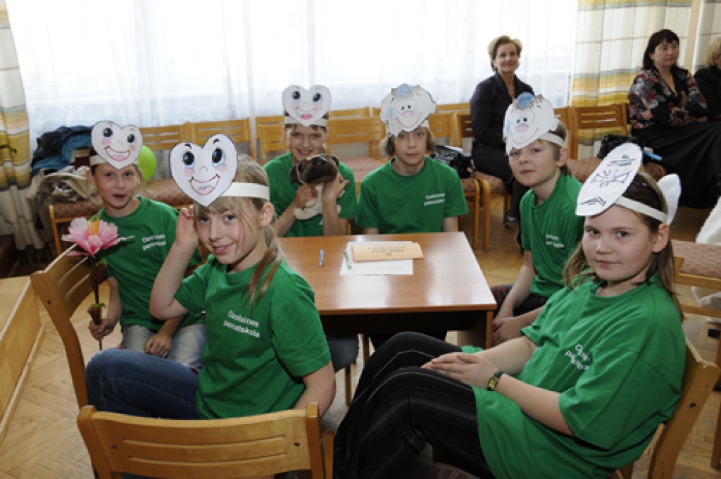 Zemgales Mutes veselības centra rīkotajā viktorīnā «Esi gudrs - būsi vesels!» 14. aprīlī piedalījās piektklasnieki no 21 skolas. Audzēkņi pārstāvēja Bauskas, Rundāles, Iecavas un Vecumnieku novadu. Konkursā pirmo vietu ieguva Stelpes...
Autors: Ivars Bogdanovs