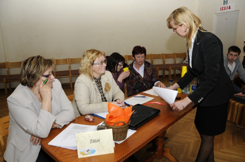 Zemgales Mutes veselības centra rīkotajā viktorīnā «Esi gudrs - būsi vesels!» 14. aprīlī piedalījās piektklasnieki no 21 skolas. Audzēkņi pārstāvēja Bauskas, Rundāles, Iecavas un Vecumnieku novadu. Konkursā pirmo vietu ieguva Stelpes...
Autors: Ivars Bogdanovs