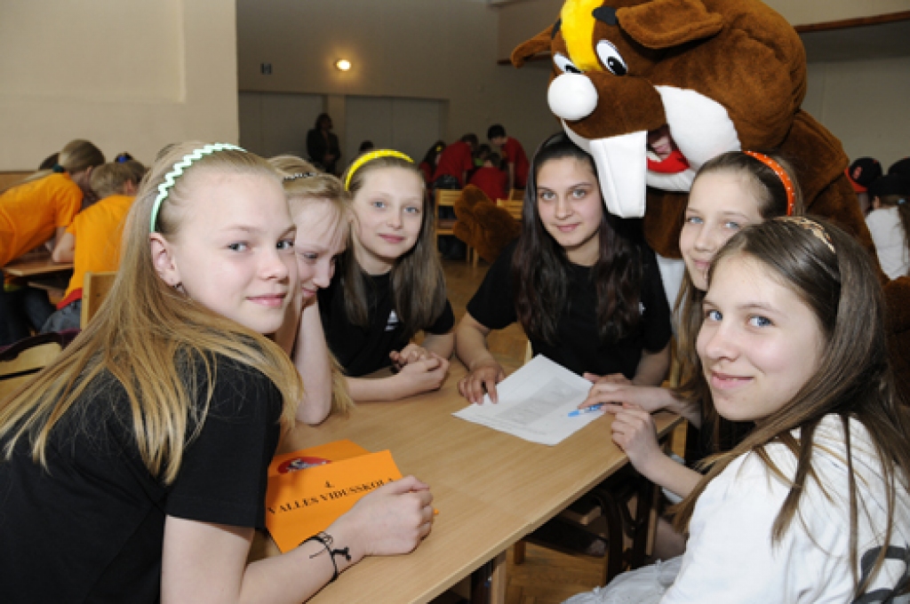 Zemgales Mutes veselības centra rīkotajā viktorīnā «Esi gudrs - būsi vesels!» 14. aprīlī piedalījās piektklasnieki no 21 skolas. Audzēkņi pārstāvēja Bauskas, Rundāles, Iecavas un Vecumnieku novadu. Konkursā pirmo vietu ieguva Stelpes...
Autors: Ivars Bogdanovs